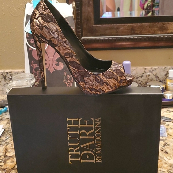 Shoes - Picture 1 of 2